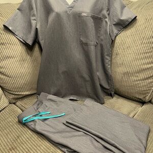 FIGS Gray Scrub Set with Teal Drawstring